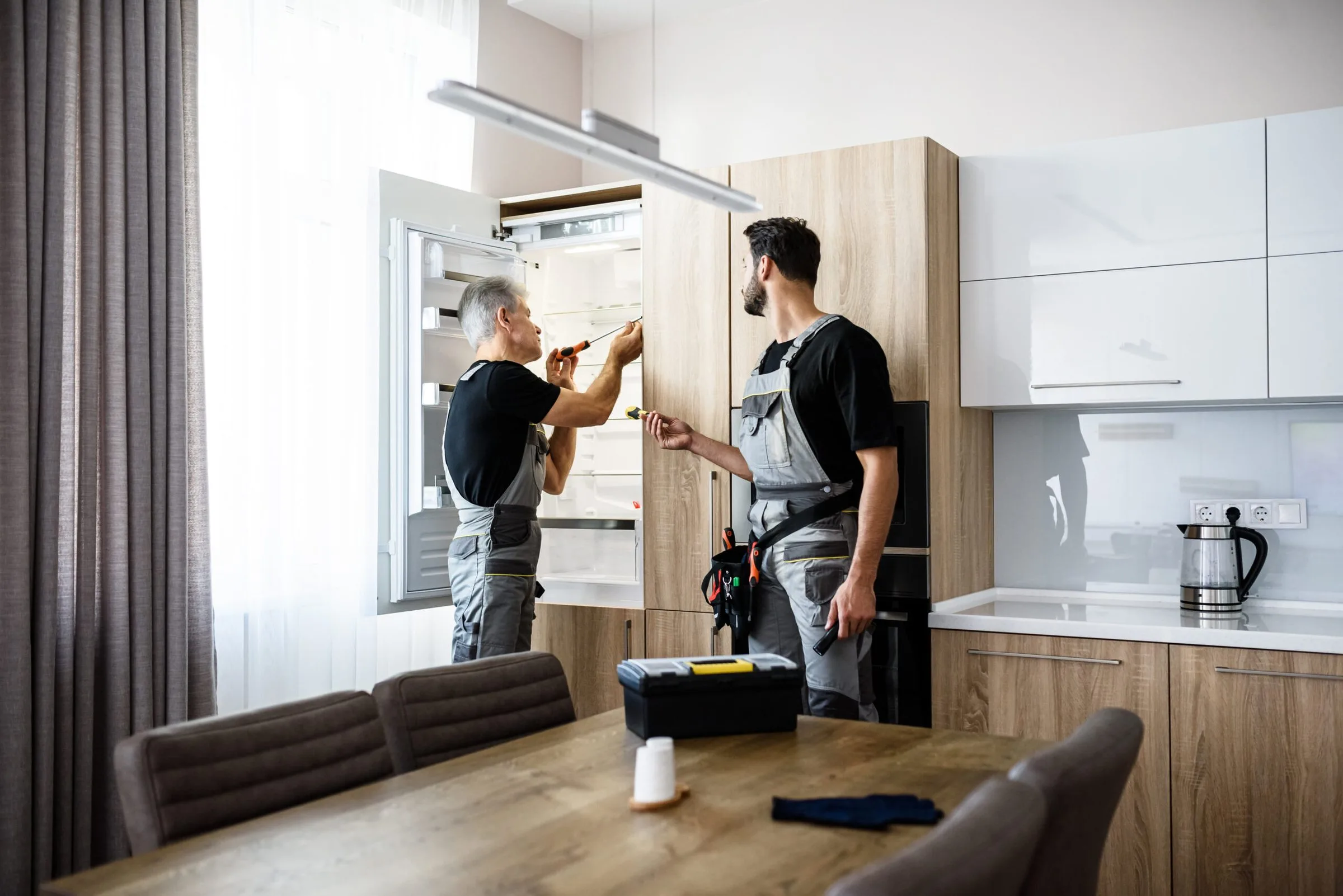 Dlaczego lodówka wydaje dziwne dźwięki? Najczęstsze usterki i rozwiązania