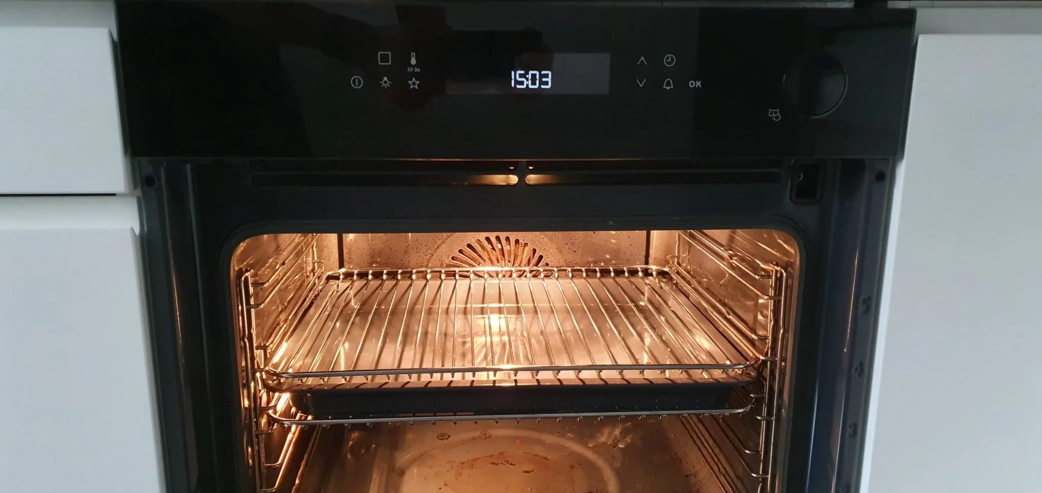 Jak Wyczyścić Piekarnik z Przypalonego Tłuszczu? 7 Skutecznych Sposobów