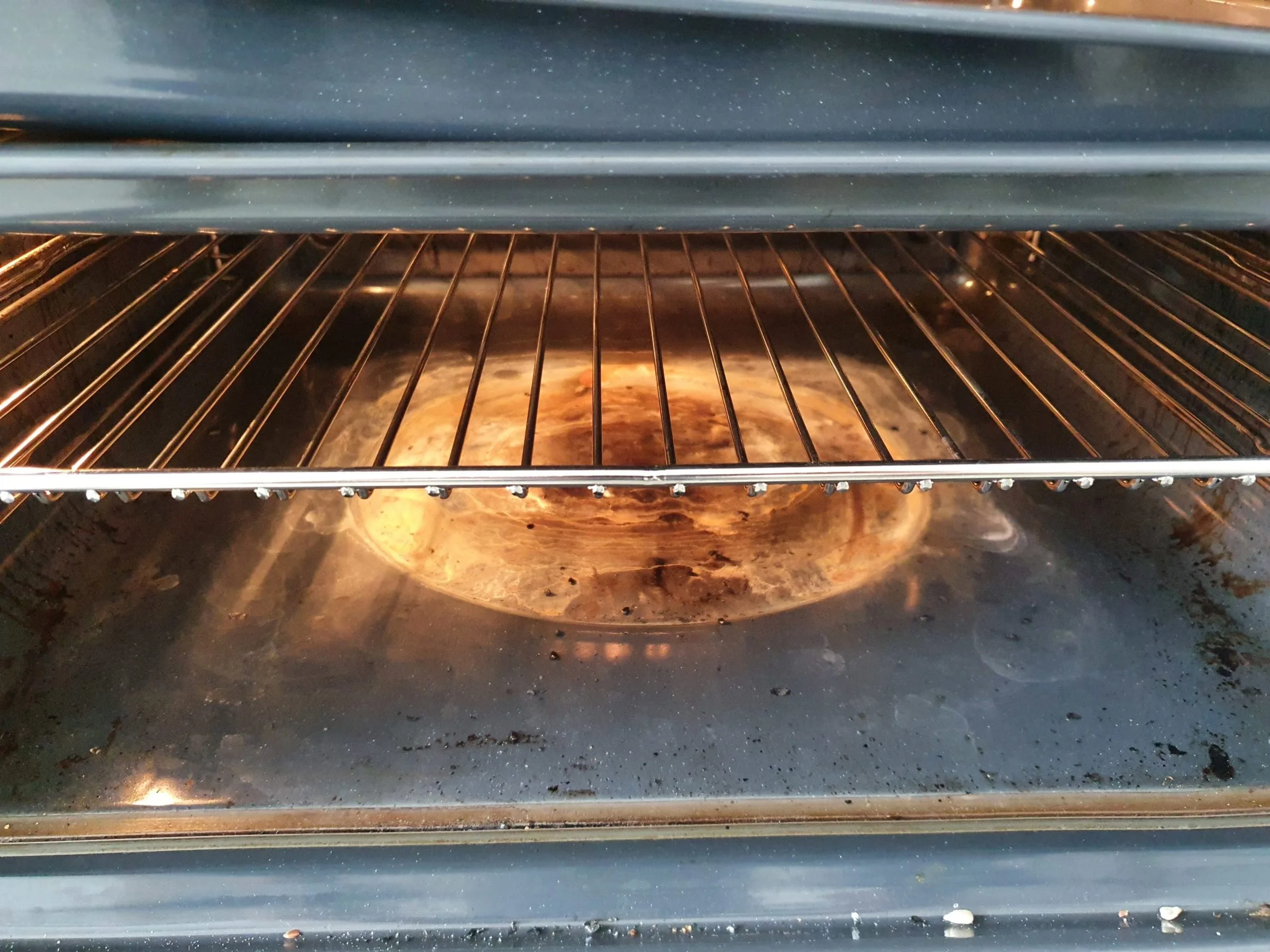 Dlaczego piekarnik przypala od góry lub dołu? Przyczyny i rozwiązania