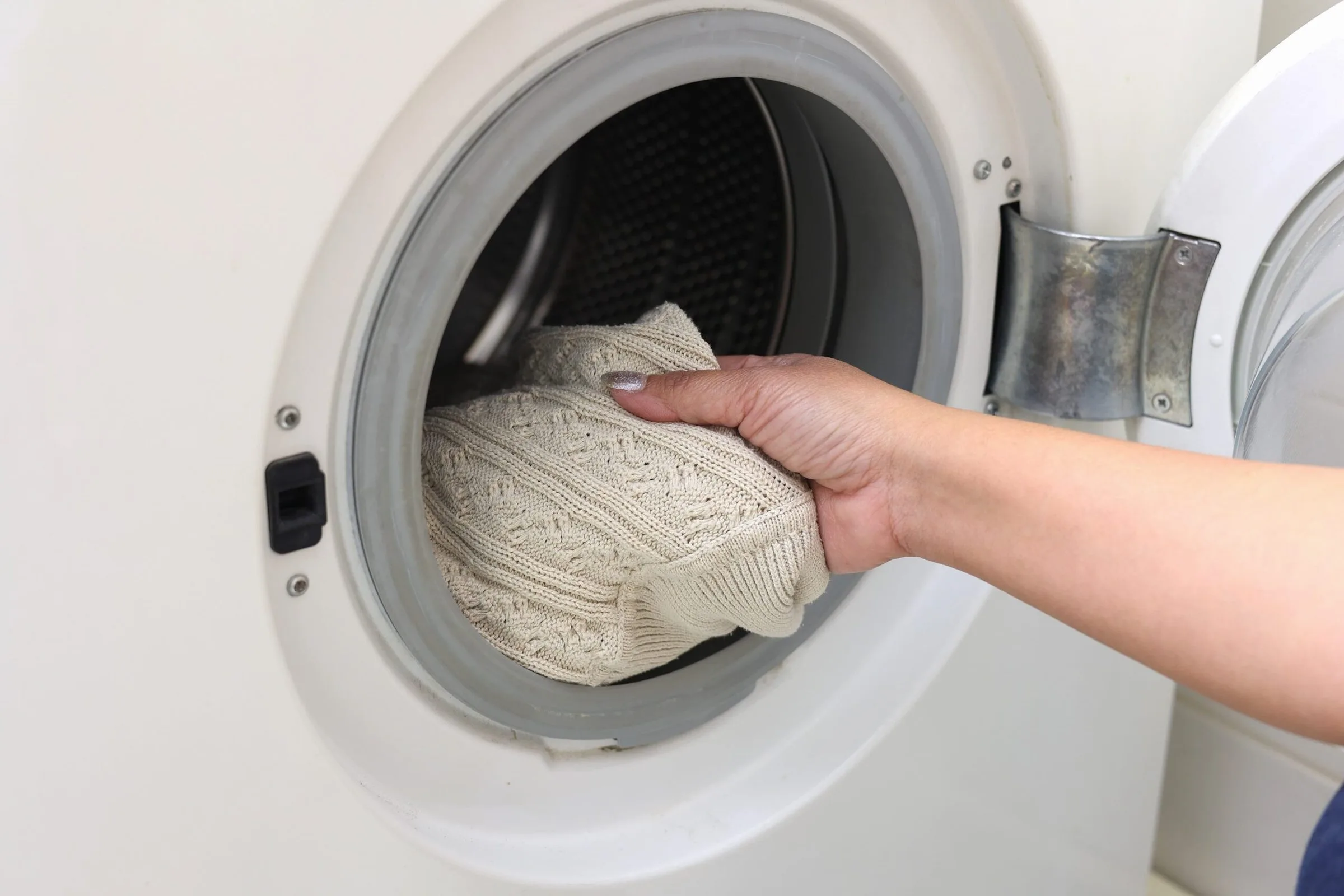 Zimowe porady dotyczące prania – jak radzić sobie z praniem w zimowych warunkach